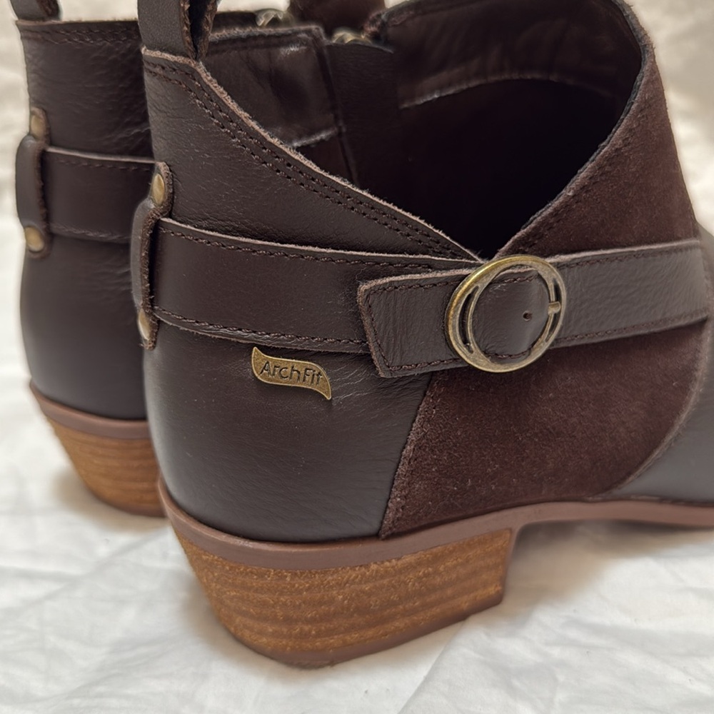 Women’s Skechers Air-Cooled Arch Fit Lasso dark brown ankle booties. Size 9.5 - Picture 9 of 14